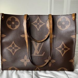 Louis Vuitton On The Go GM in Monogram Giant Canvas.